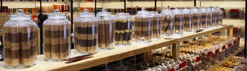 Proper Incense Storage Guide Incense should be stored in glass jar with airtight lid on wooden shelf