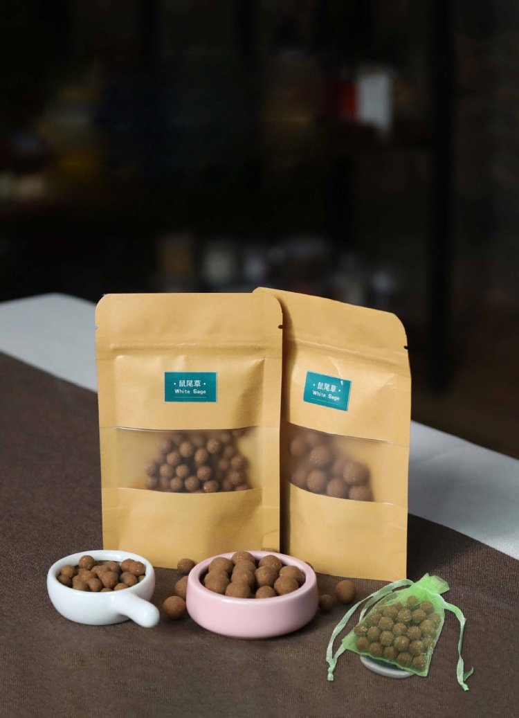 Natural white sage incense pellets in eco-friendly kraft pouches, with ceramic holders and green sachet for cars and closets.